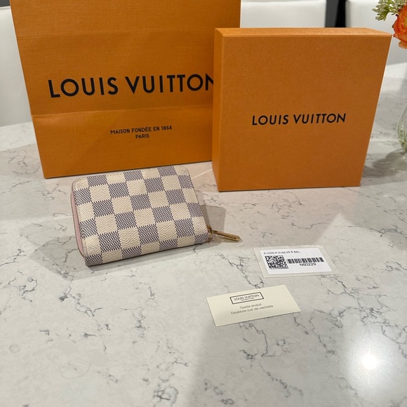 LV Zippy Coin Purse Padlock - Picture 15 of 16